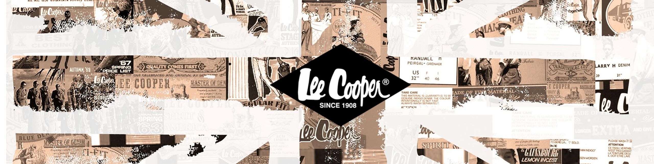 Logo „Lee Cooper – Since 1908” umieszczone centralnie na tle stylizowanej, wyblakłej flagi Wielkiej Brytanii, wypełnionej kolażem retro reklam i etykiet dżinsowych. Całość utrzymana w odcieniach brązu, bieli i czerni.