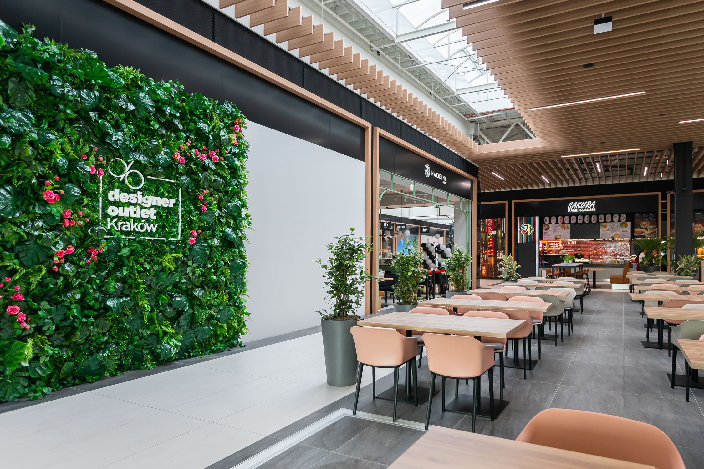 Strefa gastronomiczna Designer Outlet Kraków.